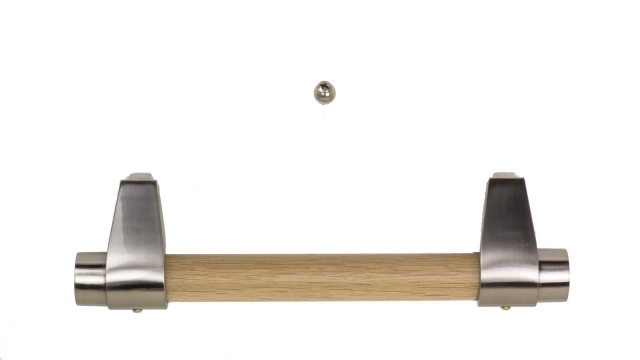 moderne Holzstangengriffe mit dezenten Halterungen in Edelstahl (Holzstangen immer passend zum Sarg)