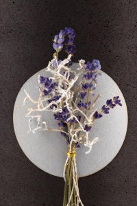 Florales Schmuckelement Silber Lavendel und Zweige