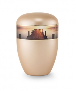 Urnen im online Shop: Urne gold apricot Perlmutt Motiv Steg im Sonnenuntergang sofort verfgbar.